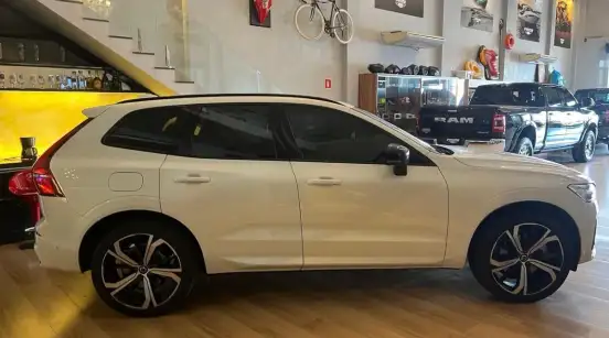VOLVO-XC60-2023