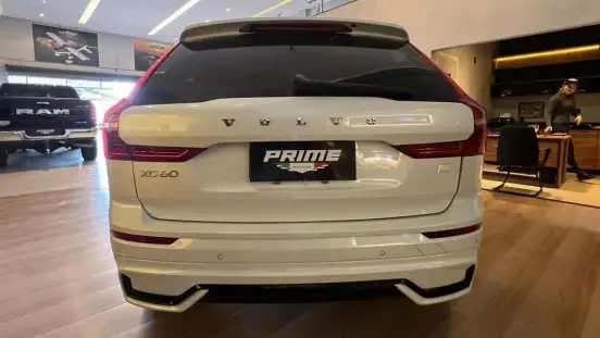 VOLVO-XC60-2023