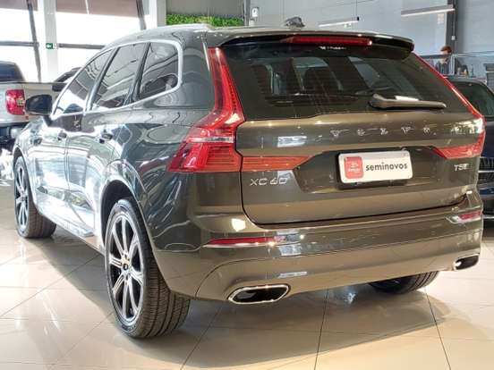 VOLVO-XC60-2018