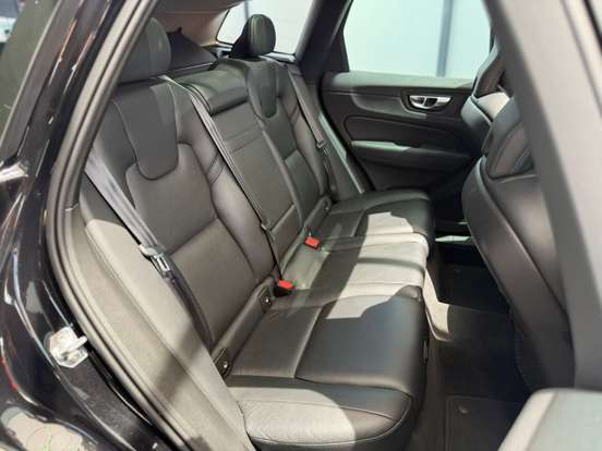 VOLVO-XC60-2020