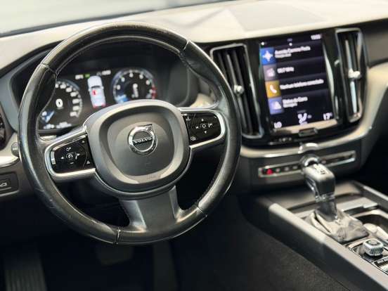VOLVO-XC60-2020