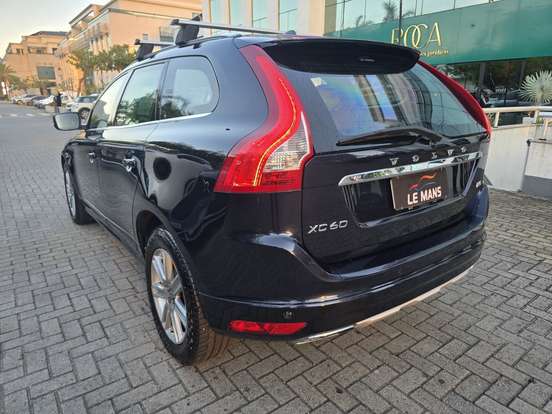 VOLVO-XC60-2017