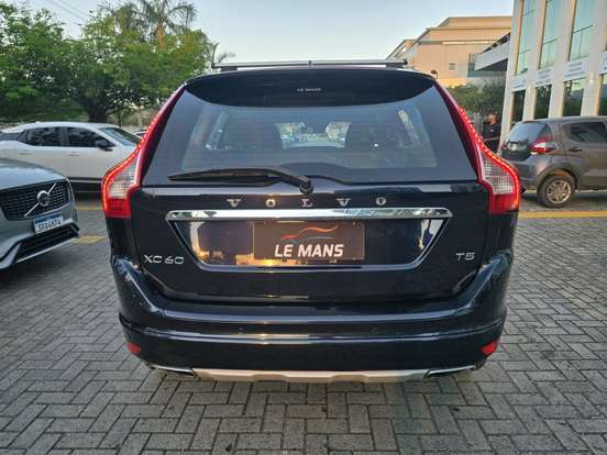 VOLVO-XC60-2017