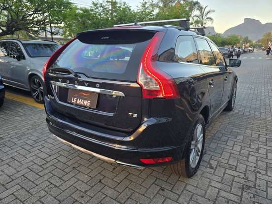 VOLVO-XC60-2017