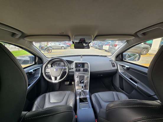 VOLVO-XC60-2015