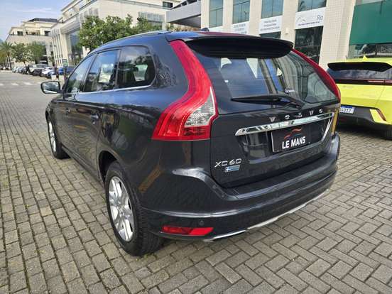 VOLVO-XC60-2015