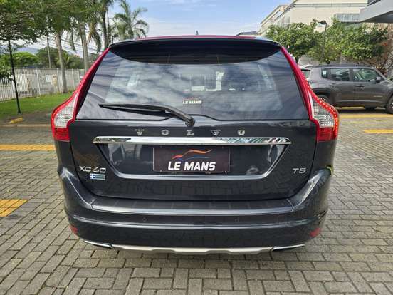 VOLVO-XC60-2015