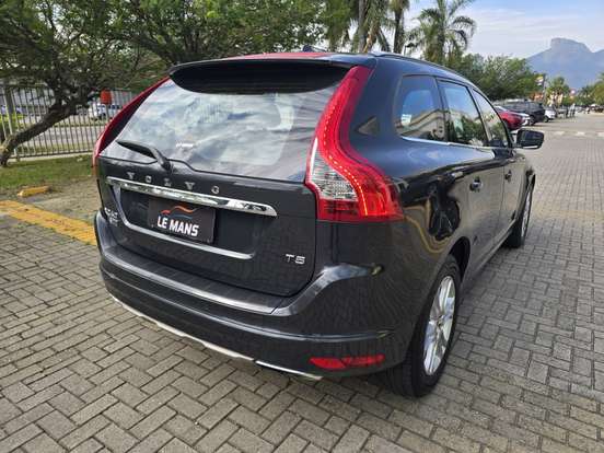 VOLVO-XC60-2015