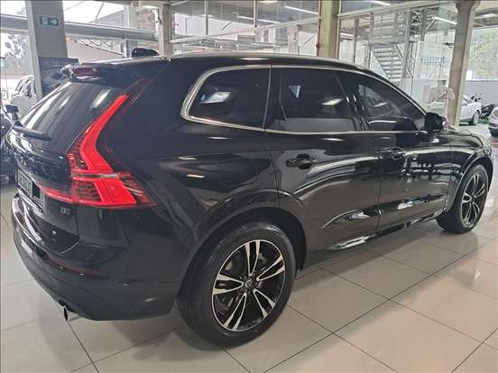 VOLVO-XC60-2020