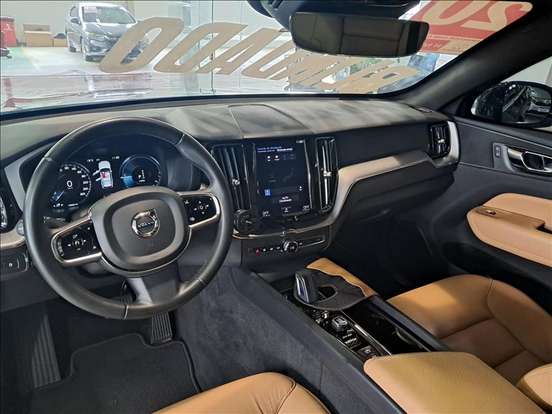 VOLVO-XC60-2020