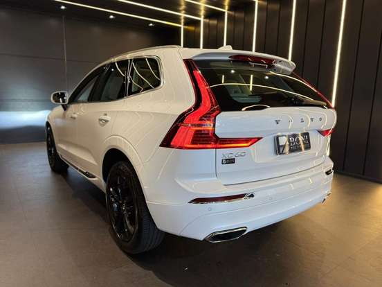 VOLVO-XC60-2021