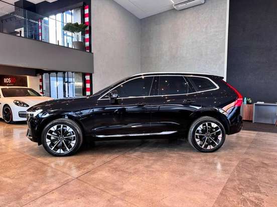VOLVO-XC60-2025
