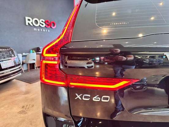 VOLVO-XC60-2025