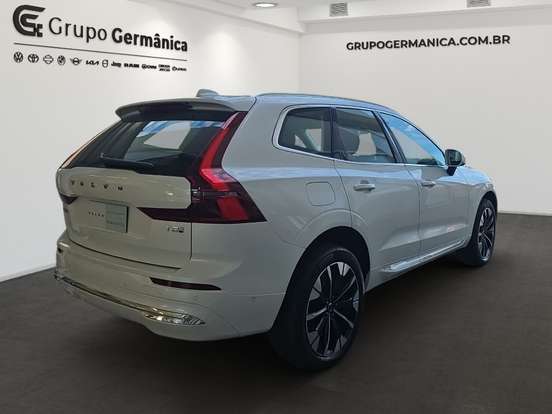 VOLVO-XC60-2025