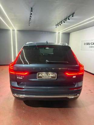 VOLVO-XC60-2023