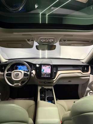 VOLVO-XC60-2023