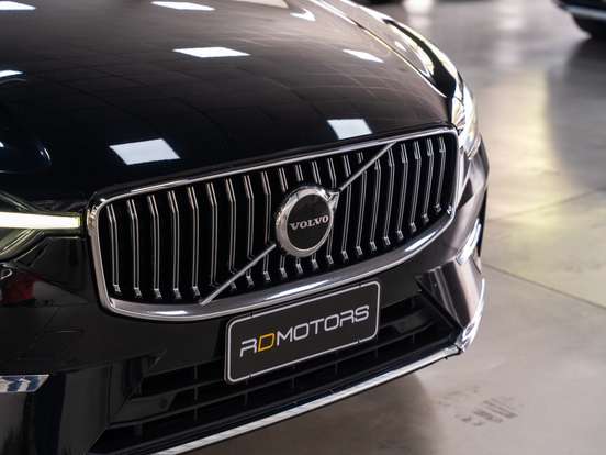 VOLVO-XC60-2022