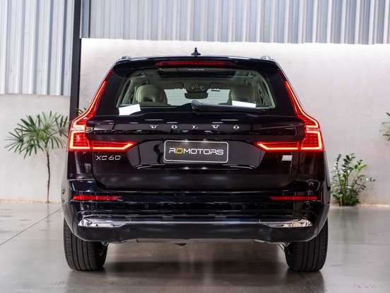VOLVO-XC60-2022