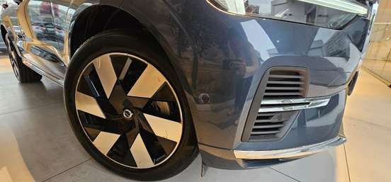 VOLVO-XC60-2024
