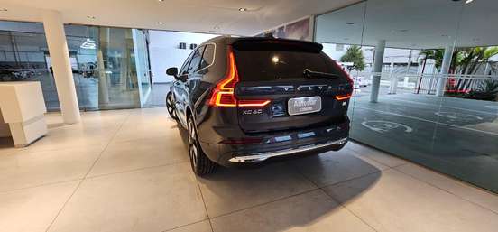 VOLVO-XC60-2024