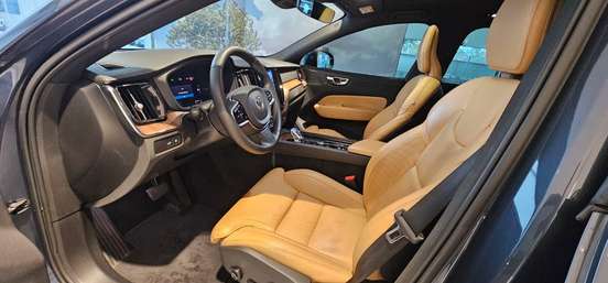 VOLVO-XC60-2024