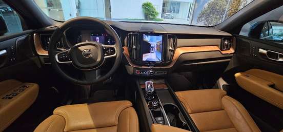 VOLVO-XC60-2024