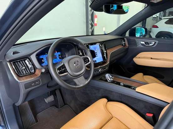 VOLVO-XC60-2023