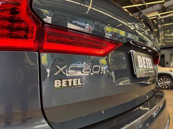 VOLVO-XC60-2023