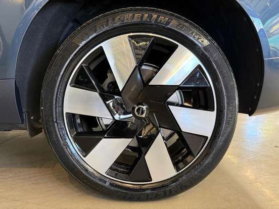 VOLVO-XC60-2023