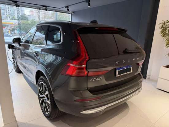 VOLVO-XC60-2023