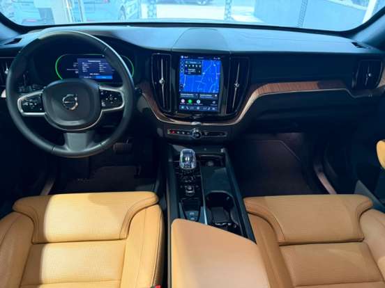 VOLVO-XC60-2023