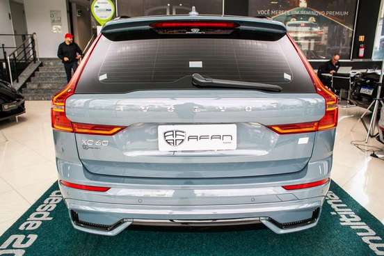VOLVO-XC60-2023