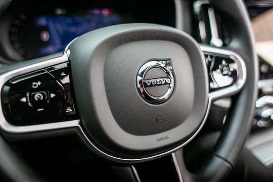 VOLVO-XC60-2023