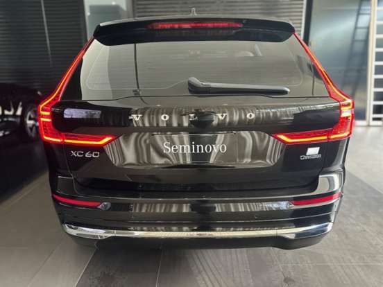 VOLVO-XC60-2023