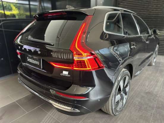 VOLVO-XC60-2023