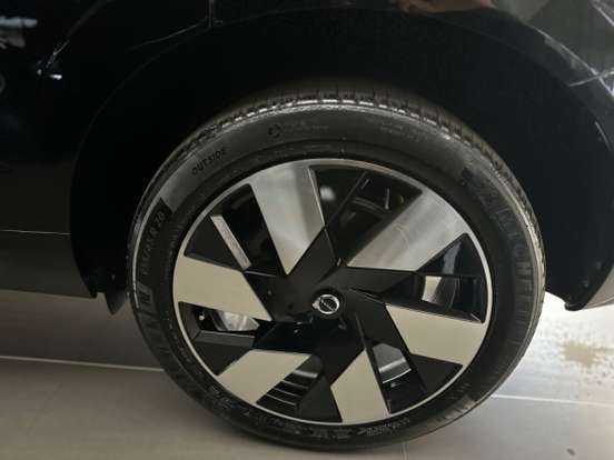 VOLVO-XC60-2023