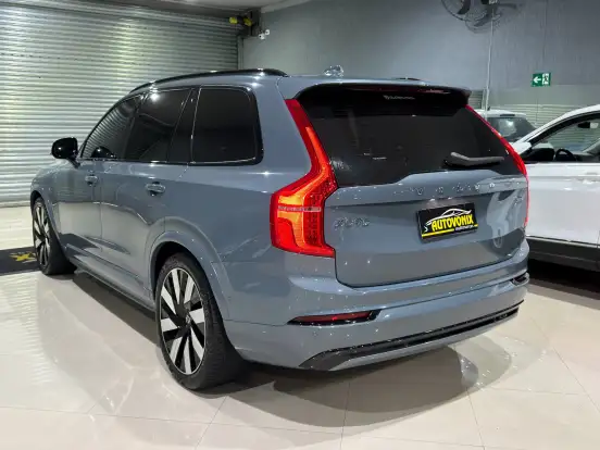 VOLVO-XC90-2022
