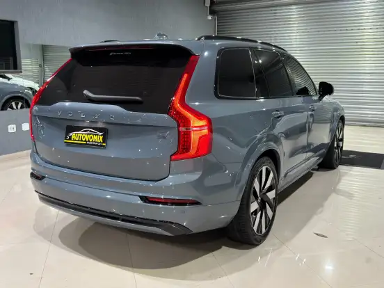 VOLVO-XC90-2022