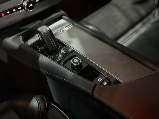 VOLVO-XC90-2022