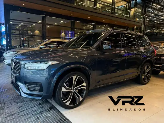 VOLVO-XC90-2021