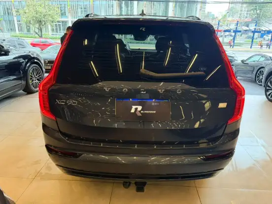 VOLVO-XC90-2021