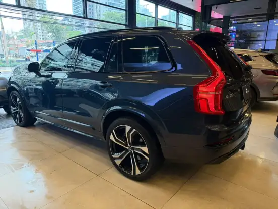 VOLVO-XC90-2021