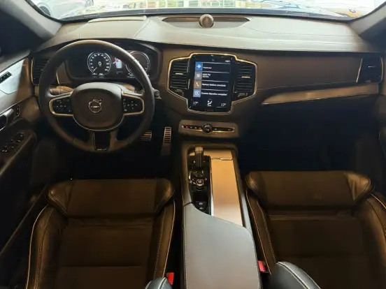 VOLVO-XC90-2021