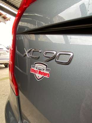 VOLVO-XC90-2018