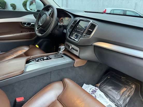 VOLVO-XC90-2018