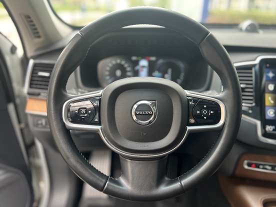 VOLVO-XC90-2018