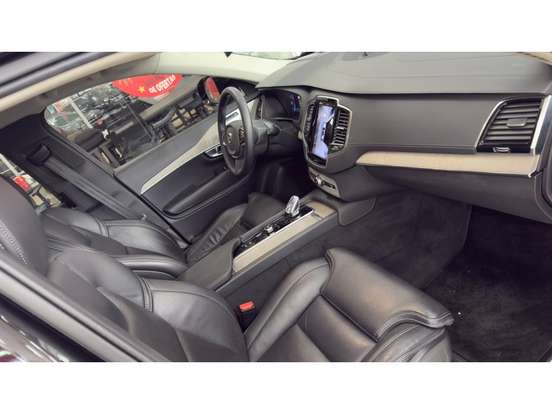 VOLVO-XC90-2023