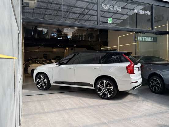 VOLVO-XC90-2023