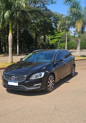 VOLVO-V60-2017