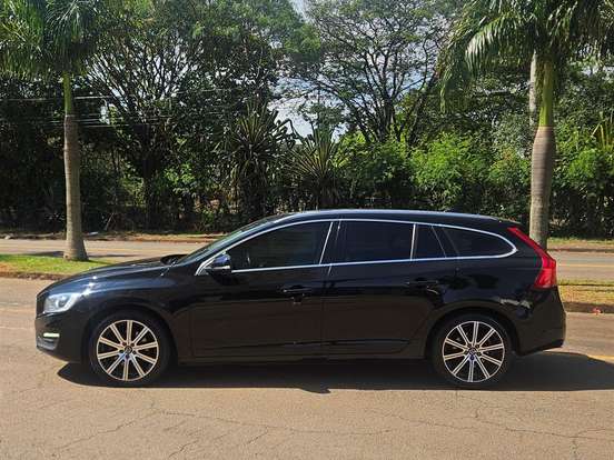 VOLVO-V60-2.0 T4 MOMENTUM GASOLINA 4P AUTOMÁTICO VOLVO-V60-2017